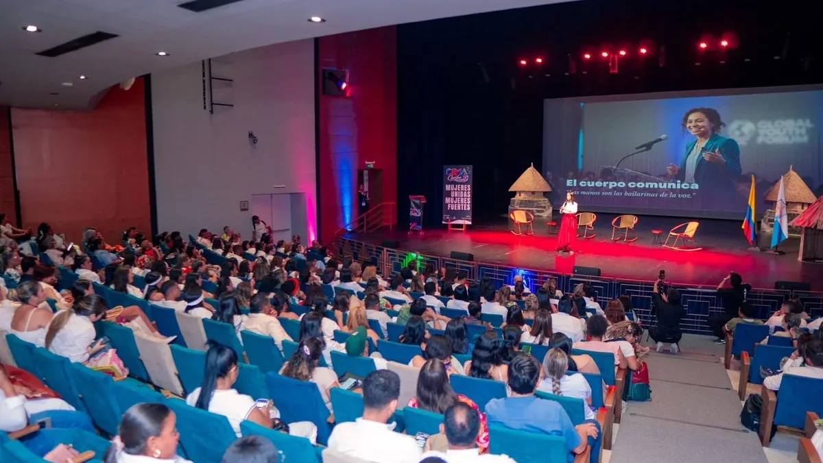 Lina Palma en un evento con público